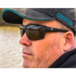PRESTON Okulary przeciwsłoneczne polaryzacyjne Absolute Wrap Sunglasses – Amber Brown